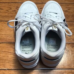 Ladies puma size 7 sneakers. Worn once.